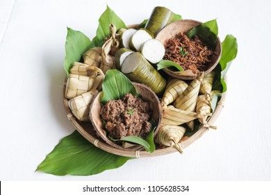 Hidangan istimewa dipagi raya Ketupat, Lemang, Rendang, dan Nasi impit