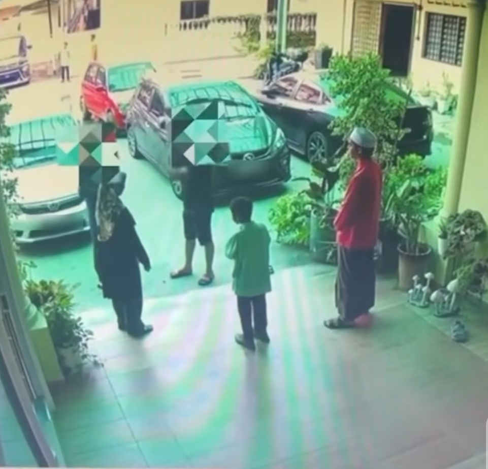 Bapa nak rambut anak panjang elok sekolah di rumah sahaja