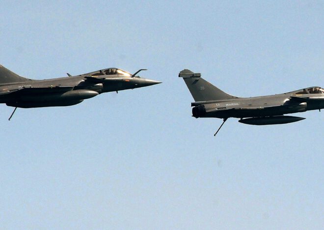 [Video] 2 pesawat Pejuang Rafale bertembung diudara