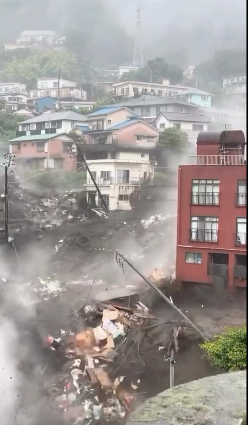 Kemusnahan besar akibat banjir lumpur dan tanah runtuh amaran alam sekitar